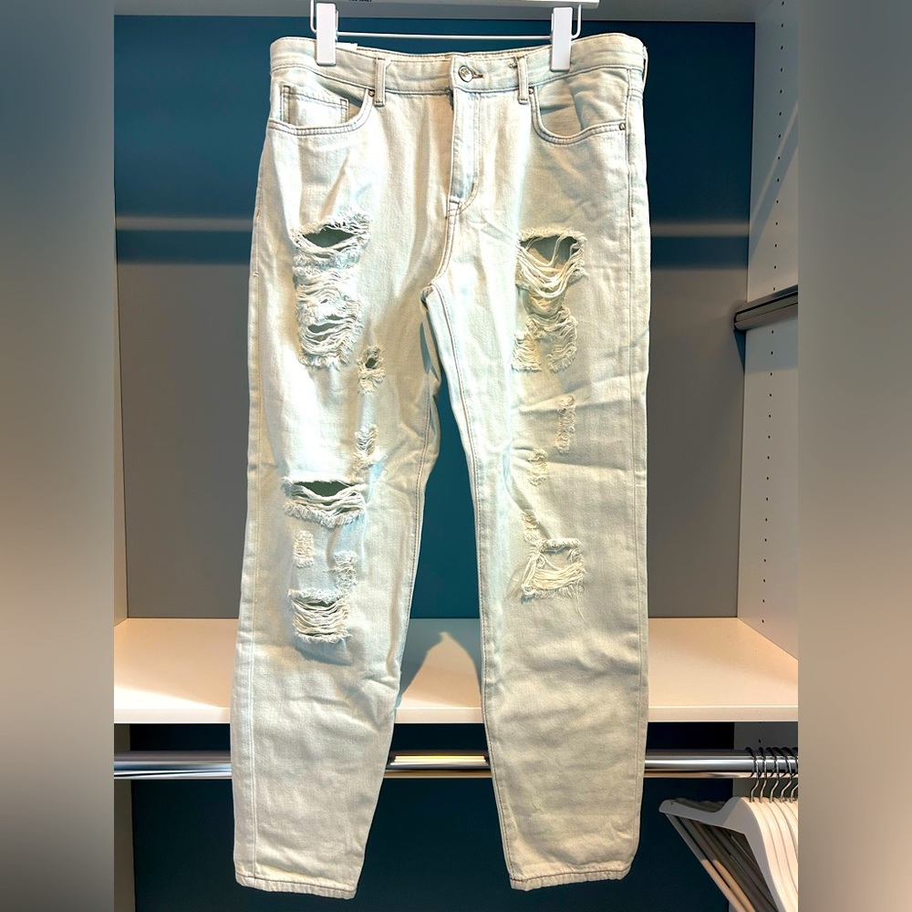NWT Forever 21 distressed jeans. Size 30. Boyfriend style. Brand new!